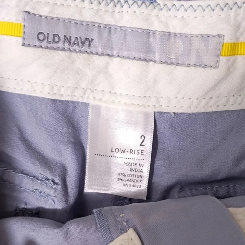 Old Navy Women's Cargo Shorts in Light Gray‎